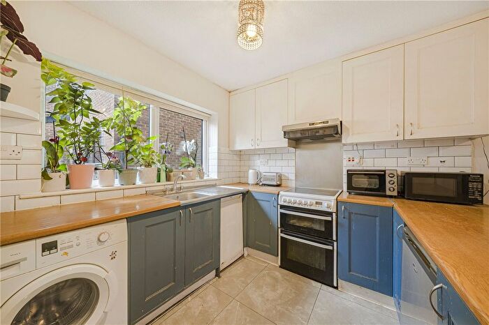 2 Bedroom Flat For Sale In Farrow Place, London, SE16