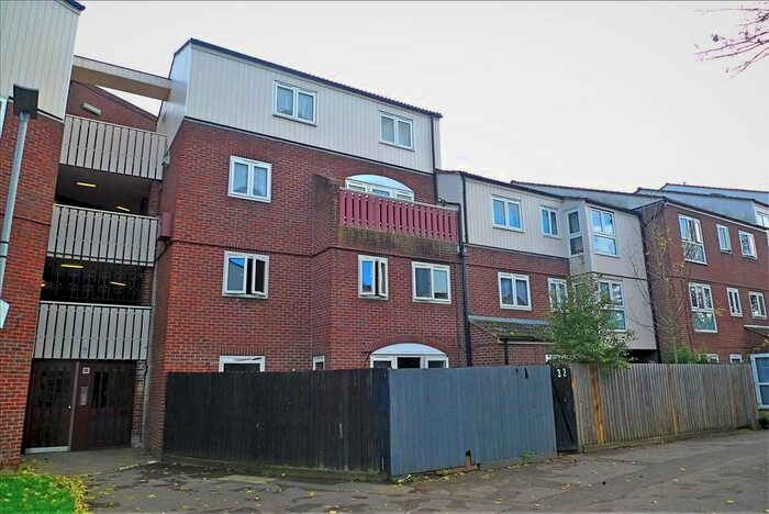 1 Bedroom Flat To Rent In Cottington Road, Hanworth, TW13