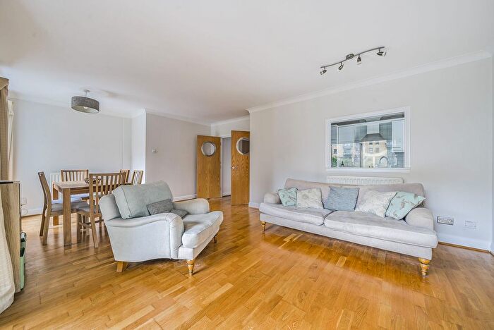 2 Bedroom Flat To Rent In Providence Square, London, SE1