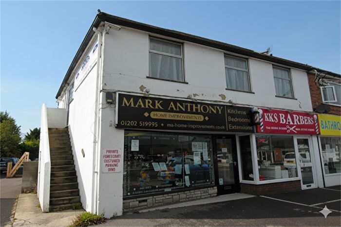 3 Bedroom Flat To Rent In Bedroom First Floor Flat In Wallisdown, BH12