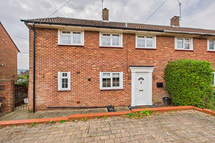 3 Bedroom Semi-Detached House To Rent In White Hill, Chaulden, HP1