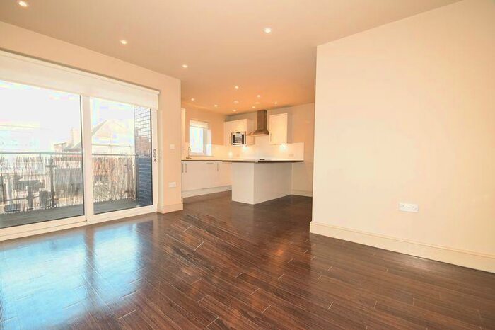 1 Bedroom Flat To Rent In Claremont Avenue, New Malden, KT3