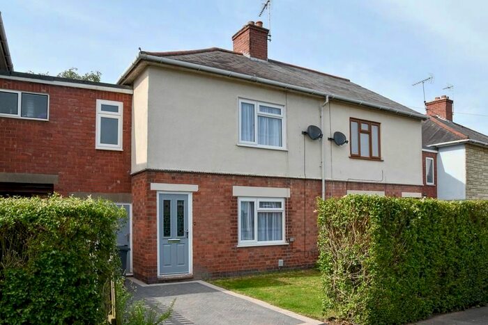 3 Bedroom Semi-Detached House To Rent In Kennan Avenue, Leamington Spa, CV31