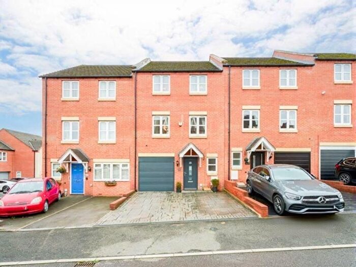 4 Bedroom Town House For Sale In Ragstone Close, Walsall, WS2