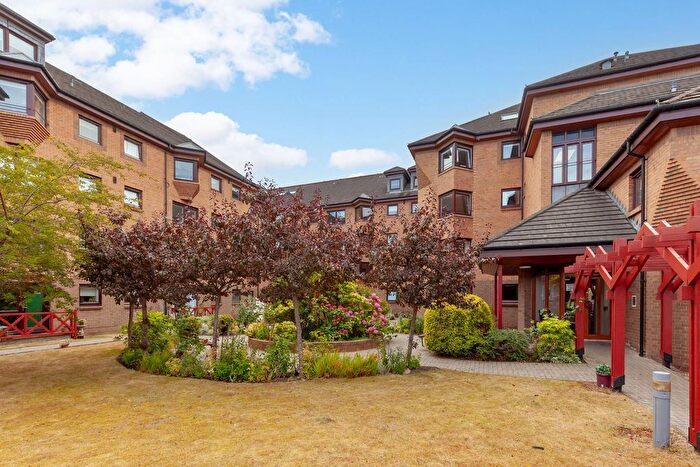 3 Bedroom Flat For Sale In / Carlyle Court, Comely Bank Road, Edinburgh, EH4