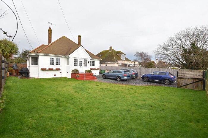 4 Bedroom Detached Bungalow For Sale In Kingsway, Dymchurch, Romney Marsh, TN29