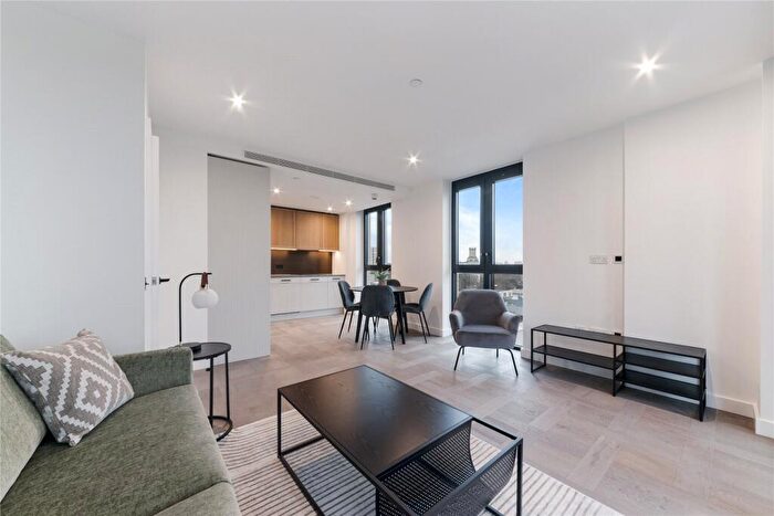 2 Bedroom Apartment To Rent In Boxwood Gardens, London Dock, E1W