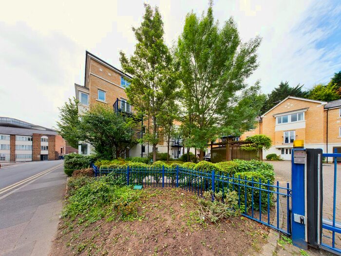 1 Bedroom Flat To Rent In West End Road, High Wycombe, HP11