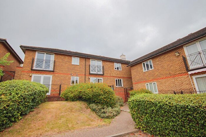 2 Bedroom Flat To Rent In Port Rise, Chatham, ME4