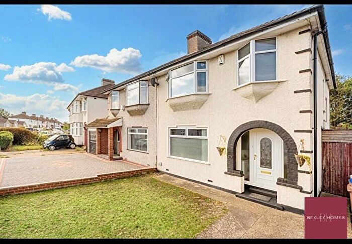 3 Bedroom Semi-Detached House To Rent In Luddesdon Road, Erith, DA8