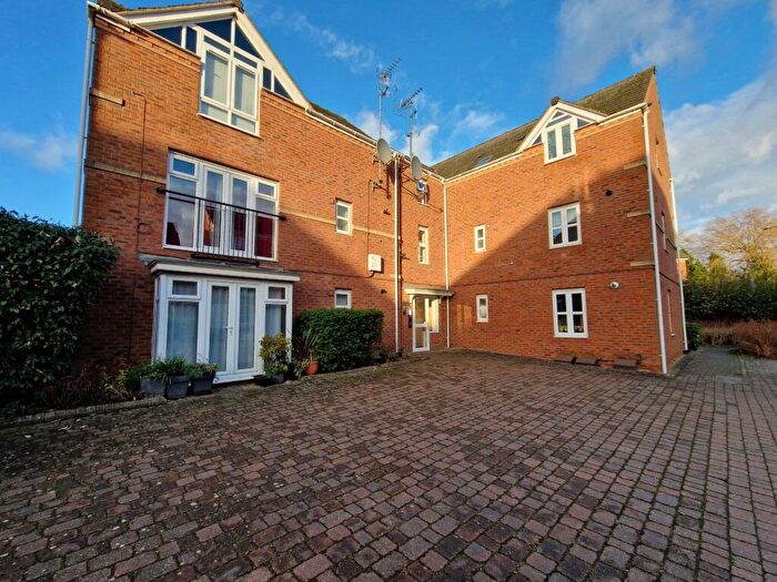 2 Bedroom Flat To Rent In Fulwell Close, Banbury, Oxon, OX16