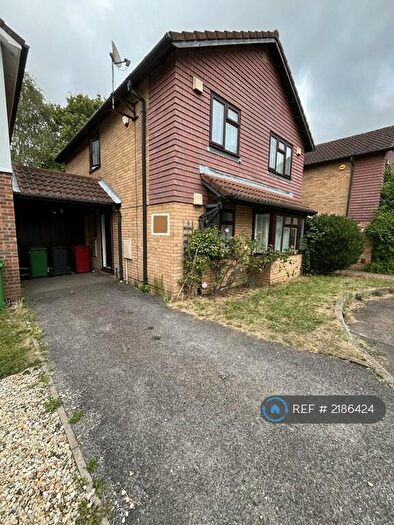 4 Bedroom Detached House To Rent In Lancelot Close, Slough, SL1
