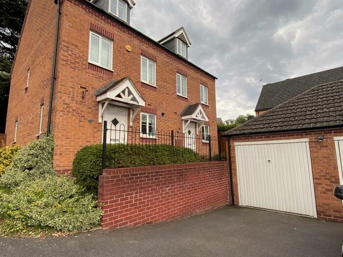 3 Bedroom Semi-Detached House To Rent In Highfields Park Drive, Derby, DE22