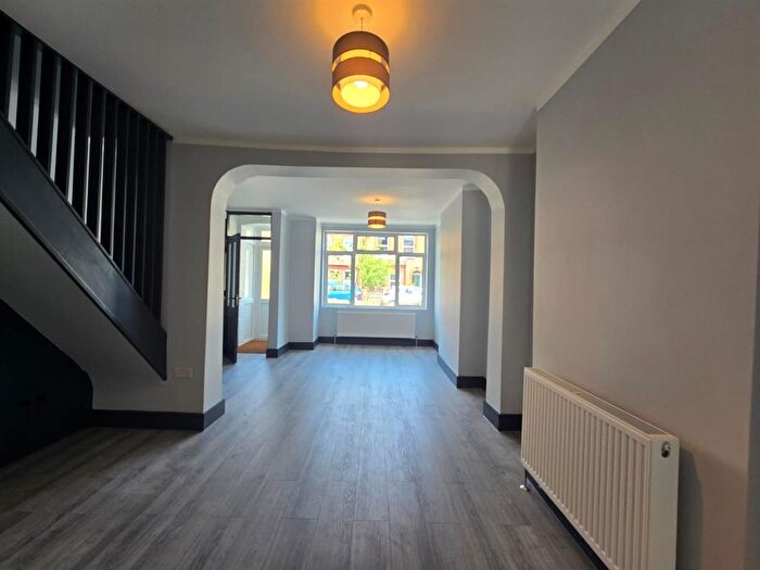 3 Bedroom Terraced House To Rent In Marian Road, London, SW16