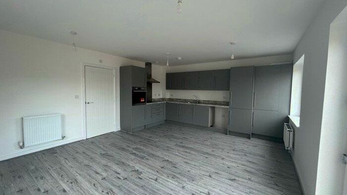 2 Bedroom Flat To Rent In Laver Drive, Chesterfield, Derbyshire, S41