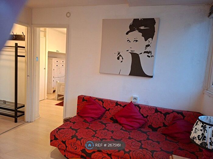 1 Bedroom Flat To Rent In Tregunter Road, London, SW10