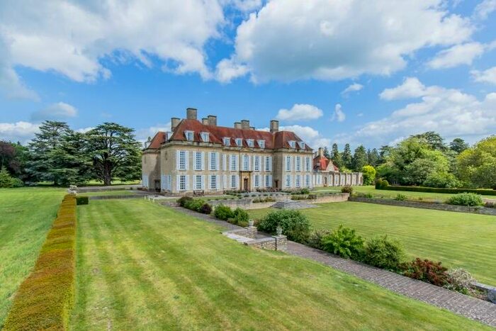 2 Bedroom Apartment To Rent In Middleton Park, OX25