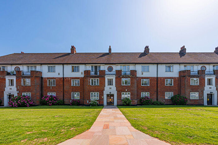 2 Bedroom Flat For Sale In Monarch Court, Lyttelton Road, London, N2