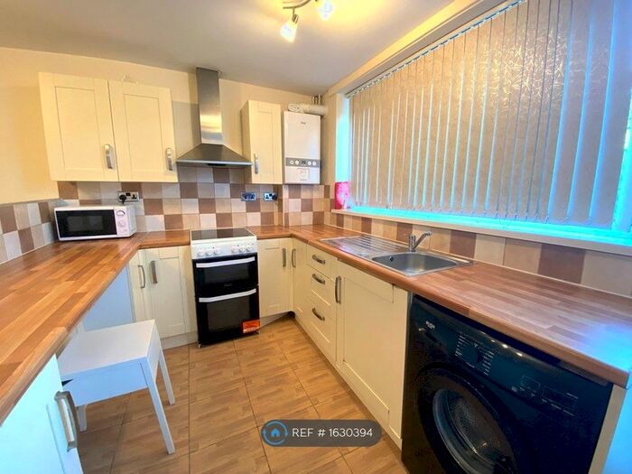 4 Bedroom Semi-Detached House To Rent In St. Marks Crescent, Birmingham, B1