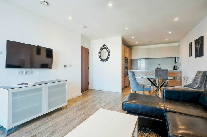 2 Bedroom Flat To Rent In Tooting High Street, London, SW17