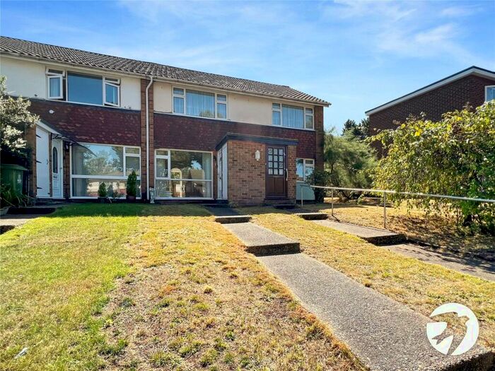 2 Bedroom Maisonette To Rent In Claremont Crescent, Crayford, Dartford, DA1