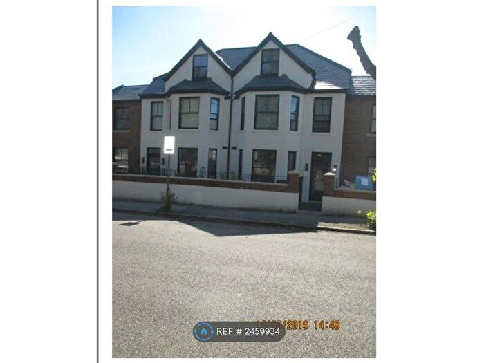 1 Bedroom Flat To Rent In Priory Avenue, High Wycombe, HP13