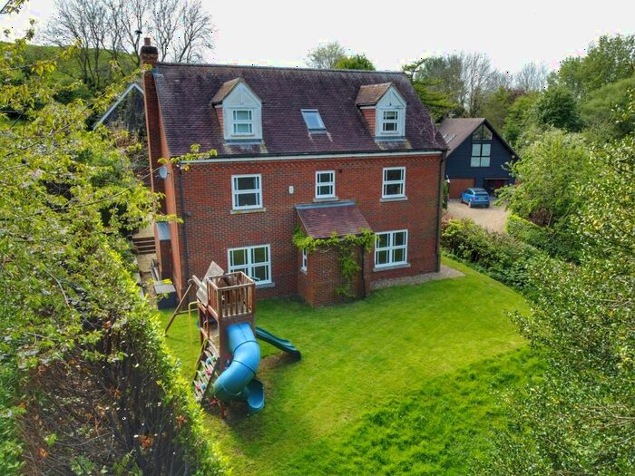 5 Bedroom Detached House For Sale In Millers Lane, Lidlington, Bedfordshire, MK43