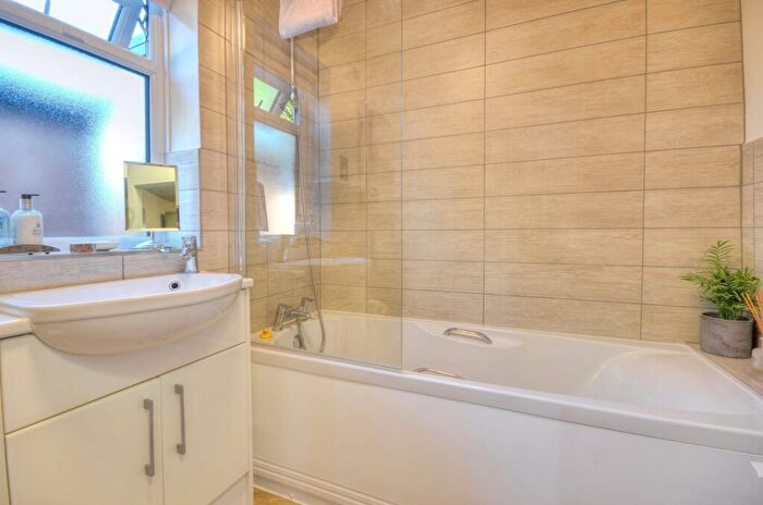 2 Bedroom Bungalow For Sale In June Lane, Midhurst, West Sussex, GU29