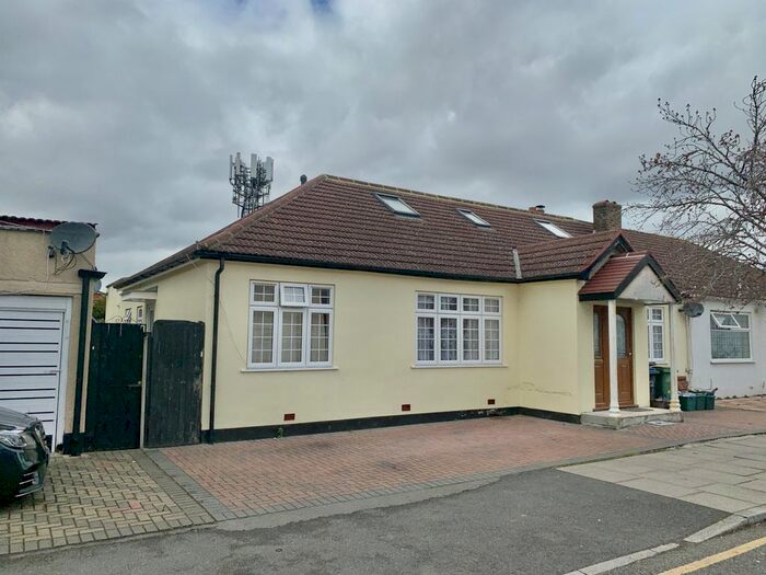 2 Bedroom Flat To Rent In Edgehill Road, Mitcham, CR4