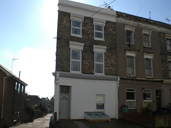 1 Bedroom Flat To Rent In Richmond Road, CT11