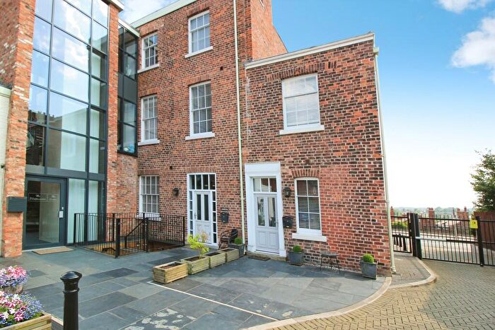 2 Bedroom Mews To Rent In Richmond Place, Boughton, Chester, CH3