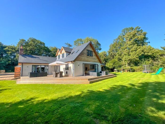 4 Bedroom Detached House For Sale In Tinkers Lane, Wigginton, Tring, HP23