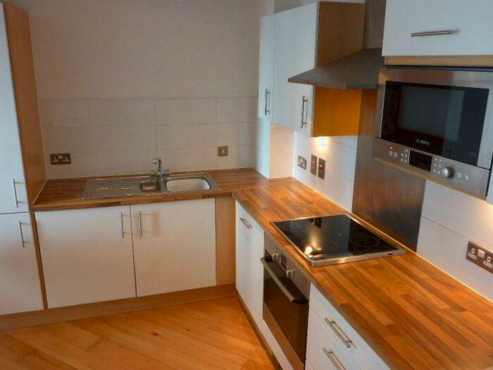 2 Bedroom Flat To Rent In Meridian Plaza, Bute Terrace, Cardiff, CF10
