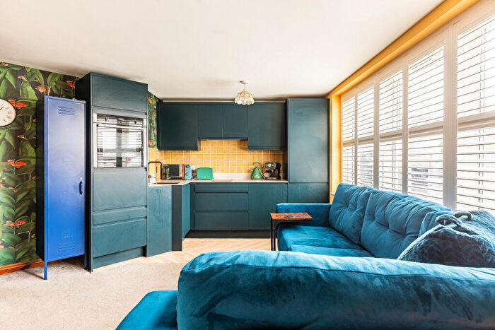 1 Bedroom Flat For Sale In Shirehampton Road, Sea Mills, Bristol, BS9