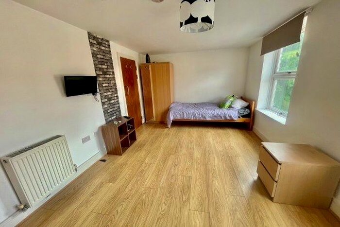 Studio To Rent In Brookhill Road, London, SE18