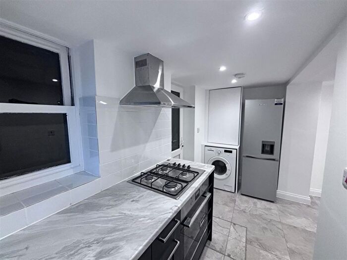 1 Bedroom Flat To Rent In Allen Road, Hackney, London, N16