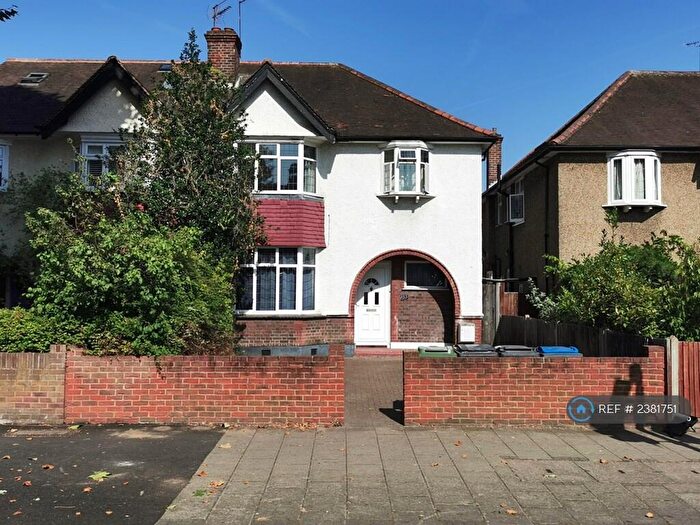 6 Bedroom Semi-Detached House To Rent In Surbiton, Surbiton, KT6