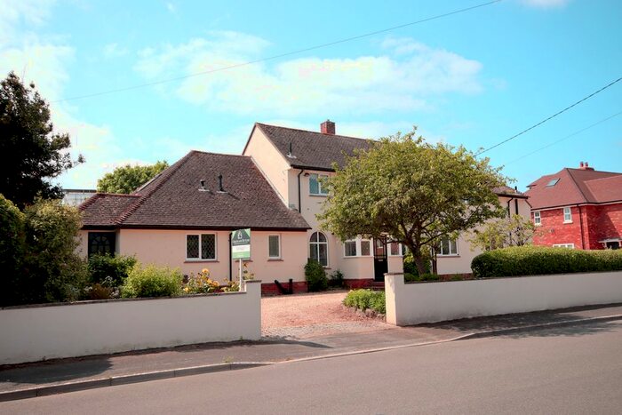 5 Bedroom Detached House For Sale In Whitby Road, Milford-On-Sea, SO41