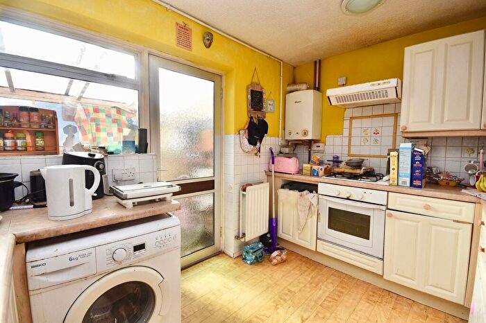 3 Bedroom Terraced House For Sale In Highfield Road, Leighton Buzzard, LU7