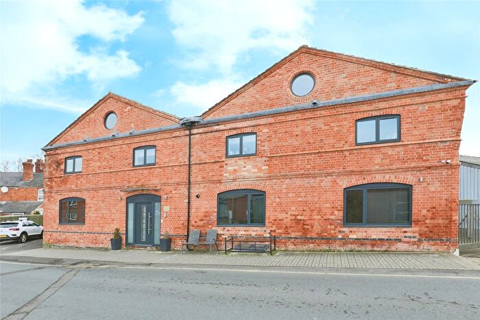 2 Bedroom Flat For Sale In Briar Close, Evesham, Worcestershire, WR11