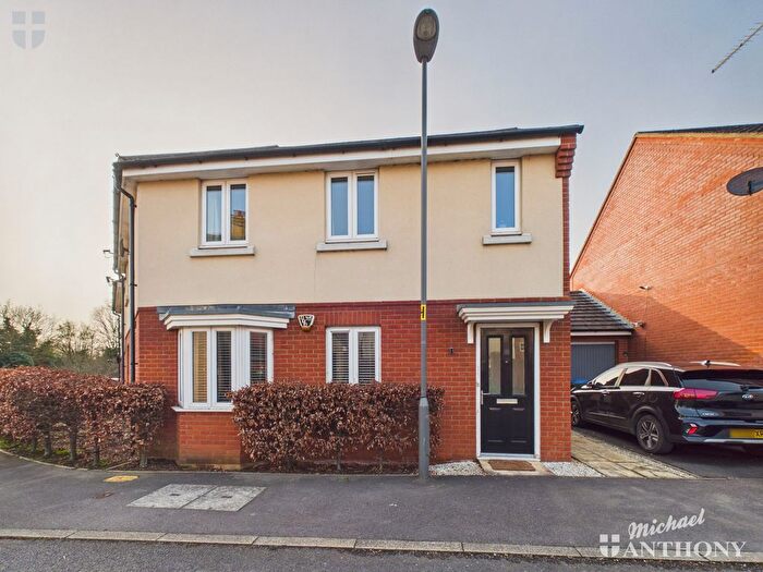 2 Bedroom Maisonette For Sale In Oxpen, Aylesbury, HP18