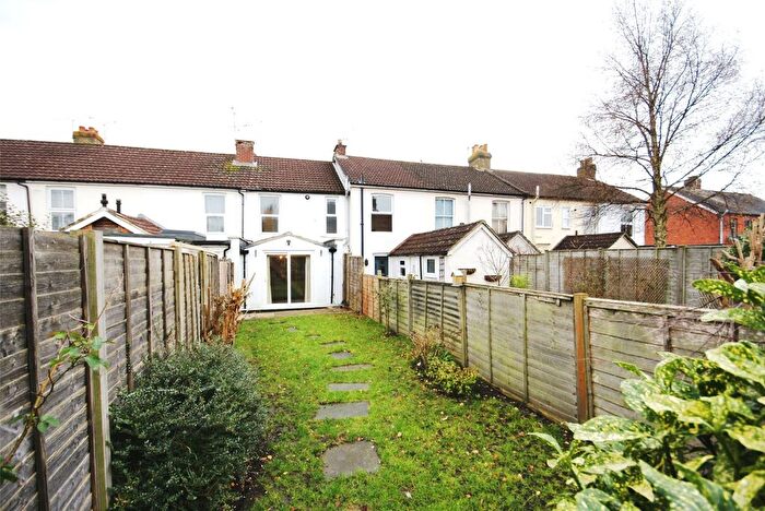 2 Bedroom End Terrace House For Sale In Victoria Road, Alton, Hampshire, GU34