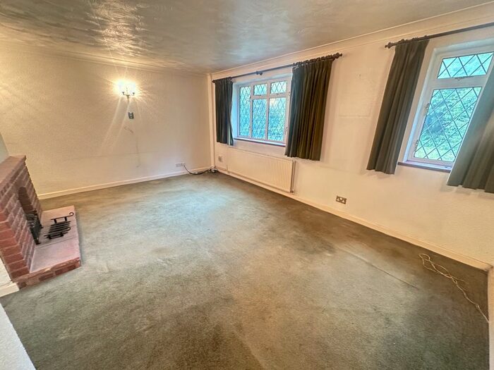 2 Bedroom Bungalow To Rent In Elm Lawn Close, Uxbridge, Greater London, UB8