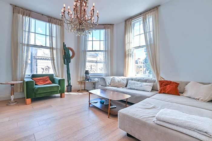 2 Bedroom Flat To Rent In Holloway Road, Islington, London, N7