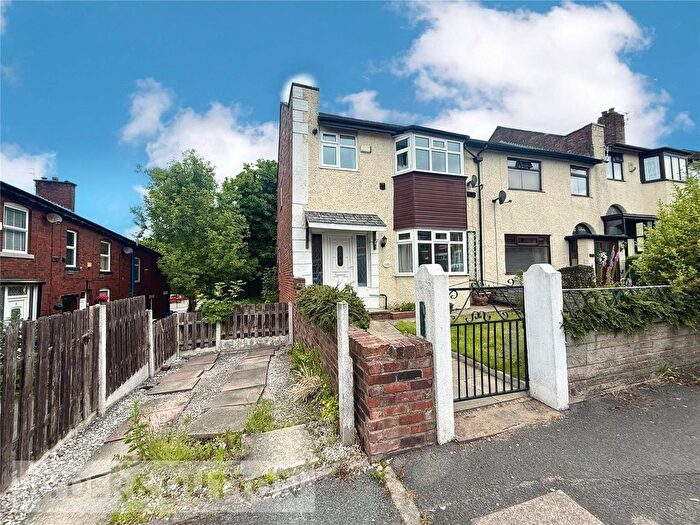 3 Bedroom Town House To Rent In Middleton Road, Chadderton, Oldham, OL9