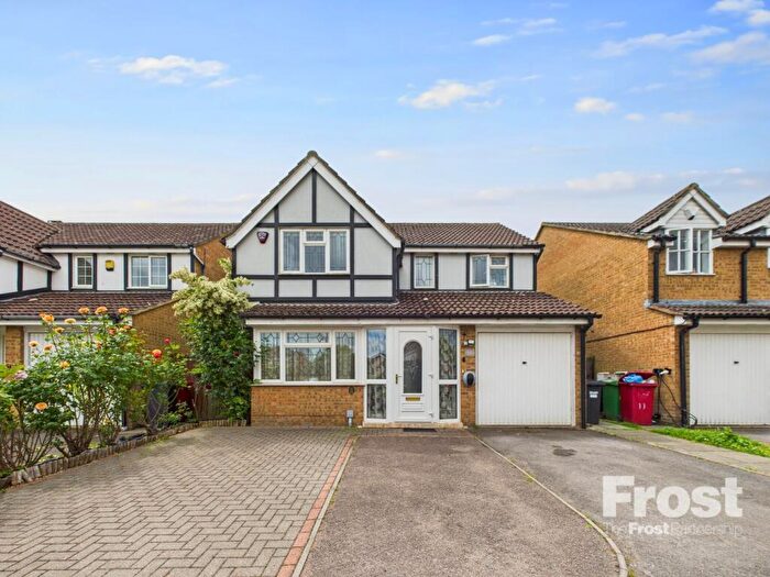 4 Bedroom Detached House For Sale In Southwold Spur, Langley, Berkshire, SL3