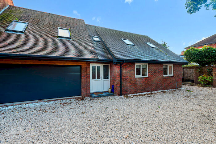 2 Bedroom Semi-Detached House To Rent In Redhouse Mews, Lymington, SO41