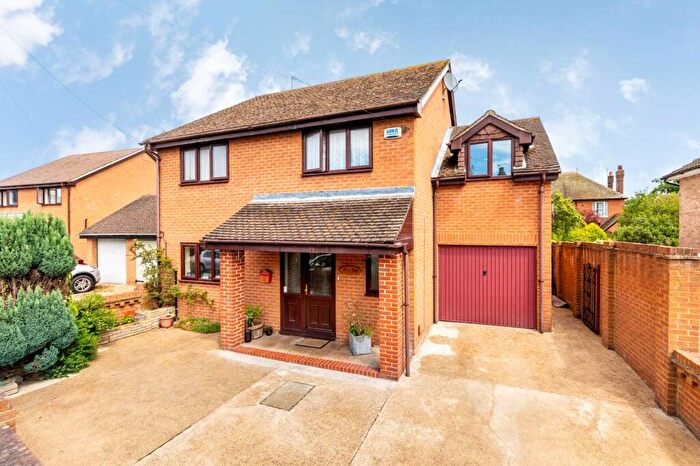 4 Bedroom Detached House For Sale In Camden Road, Maidenhead, SL6