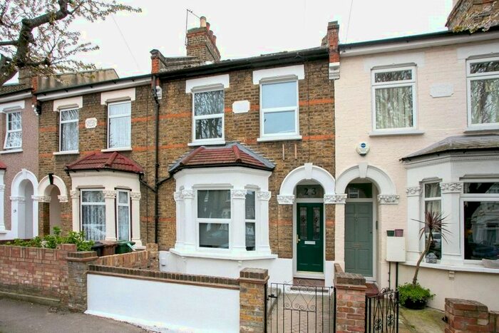 Studio To Rent In Chestnut Avenue North, Walthamstow, London, E17