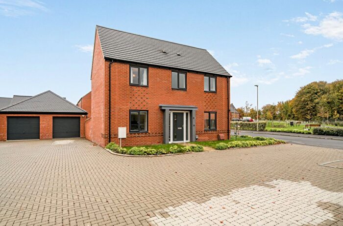 4 Bedroom Detached House For Sale In Treetop Avenue, Basingstoke, Hampshire, RG23